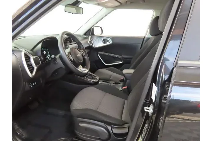 $15995 : Kia Soul 2023 S 4dr Crossove image 7