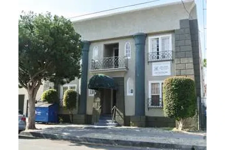 $1349 : Renovated Studio Ktown image 6