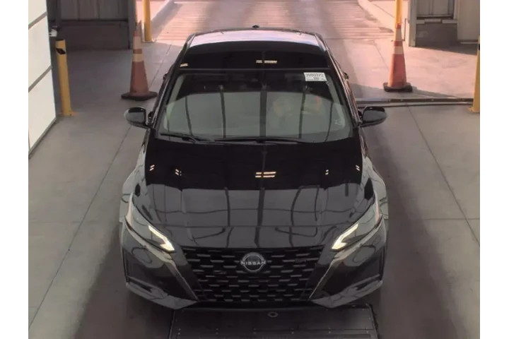 $21390 : Nissan Altima 2024 2.5 SR 4d image 3