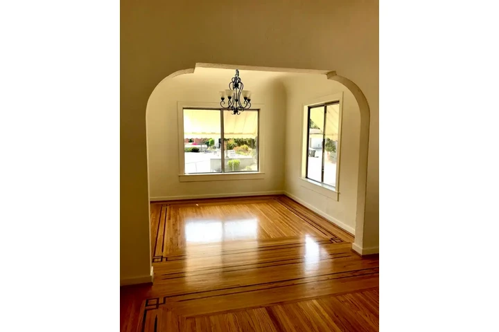 $2450 : Available For Rent image 3