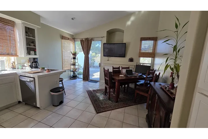 $1500 : Anaheim - 3 bed 2 Bath image 3