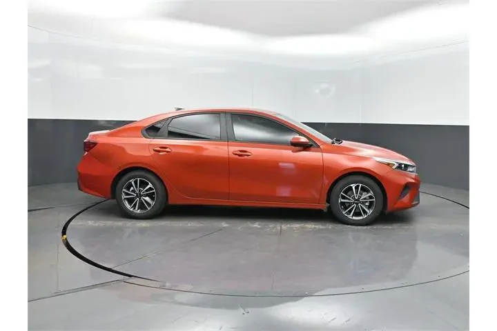 $16459 : Kia Forte 2023 LX 4dr Sedan image 2