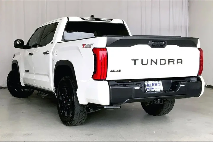 $39892 : Toyota Tundra 2023 4x4 SR5 4 image 10