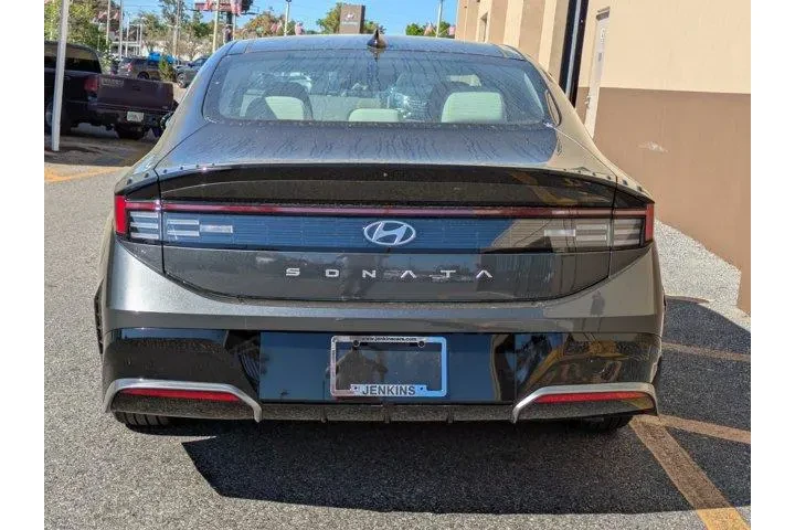 $29897 : Hyundai SONATA 2024 SEL 4dr image 5