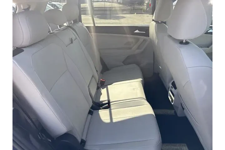 $19600 : Volkswagen Tiguan 2022 SE 4d image 9