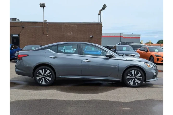 $16995 : 2021 Altima 2.5 SV image 5