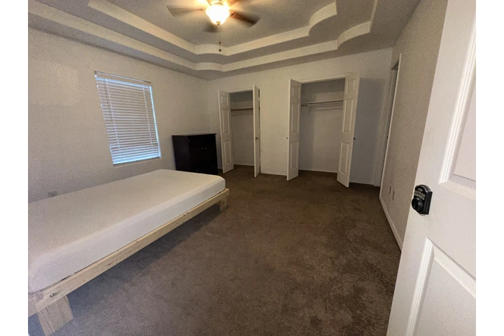 $750 : cuarto con  baño privado image 4