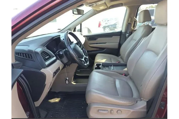 $32800 : Honda Odyssey 2018 Touring 4 image 3