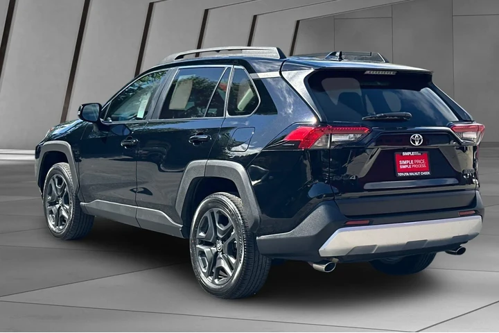 $33900 : Toyota RAV4 2024 AWD Adventu image 10