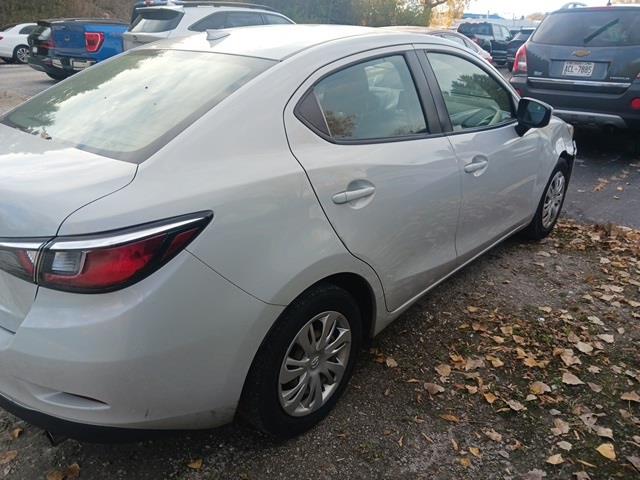 $12990 : Pre-Owned 2019 Yaris L image 6