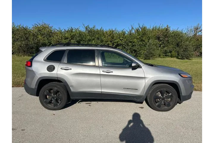 $9000 : Jeep Cherokee 2018 Latitude image 10