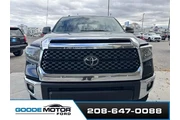 $39999 : Toyota Tundra 2019 4x4 SR5 4 thumbnail