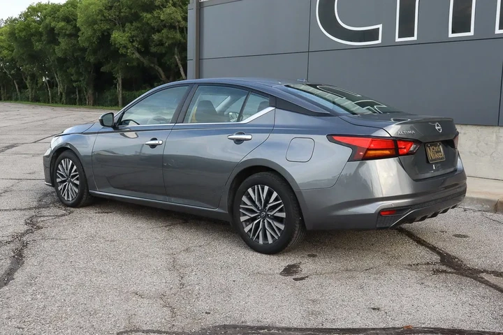 $18788 : 2023 Altima 2.5 SV image 6