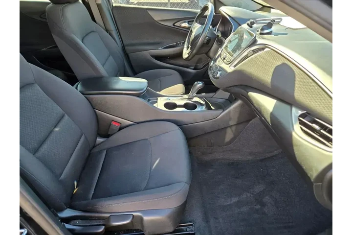 $16591 : Chevrolet Malibu 2020 RS 4dr image 4