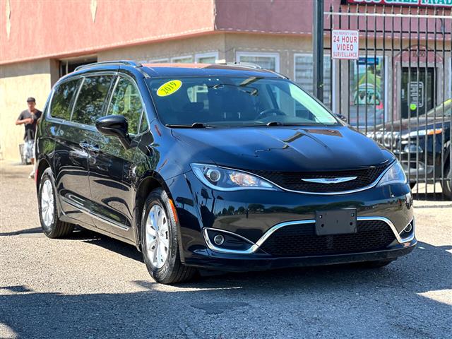 $14999 : 2019 Pacifica image 4