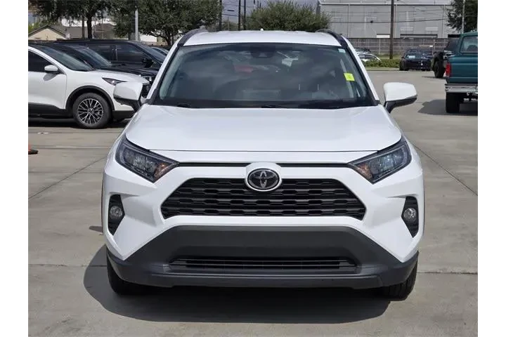 $23808 : Toyota RAV4 2021 XLE 4dr SUV image 2