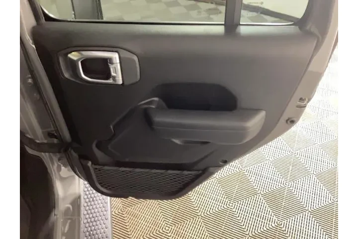 $28995 : Jeep Wrangler Unlimited 2021 image 10