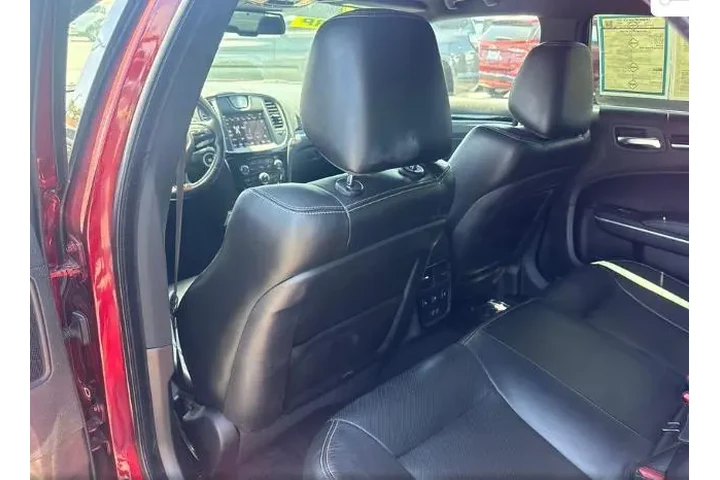 $25800 : Chrysler 300 2022 S V6 4dr S image 6