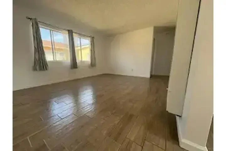 $2200 : LYNWOOD APARTAMENTO image 4