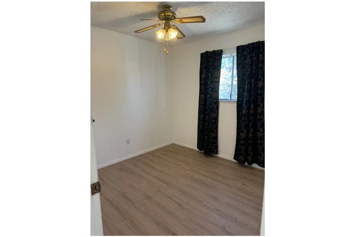 $675 : Se renta Cuarto image 1