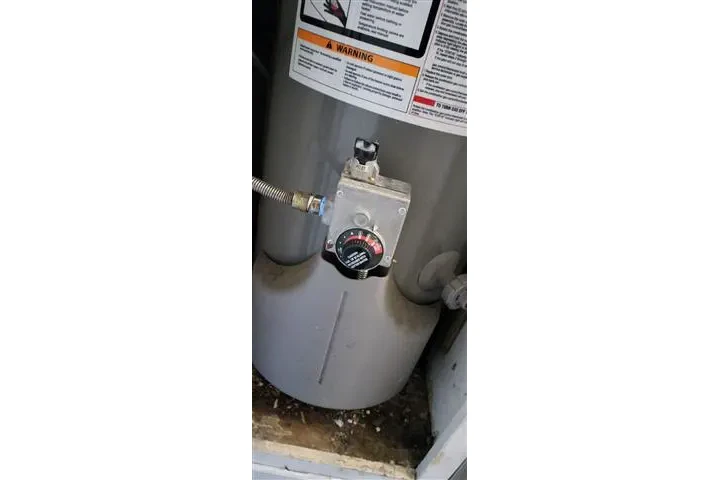 Cuente con un servidor plomero image 1