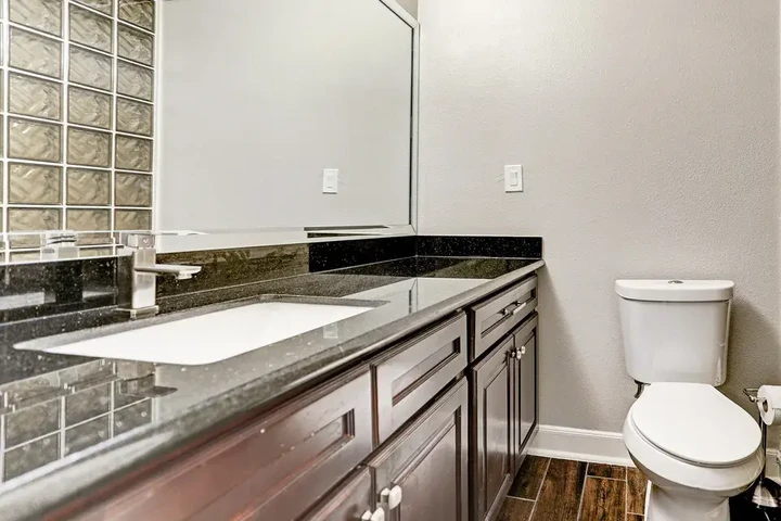 $2500 : 4 bed 3.5 bath available image 6