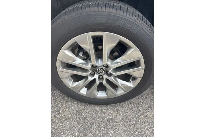 $35201 : Toyota RAV4 2024 XLE Premium image 10