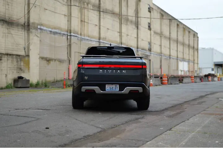 $61988 : 2022 Rivian R1T Launch Edition image 8