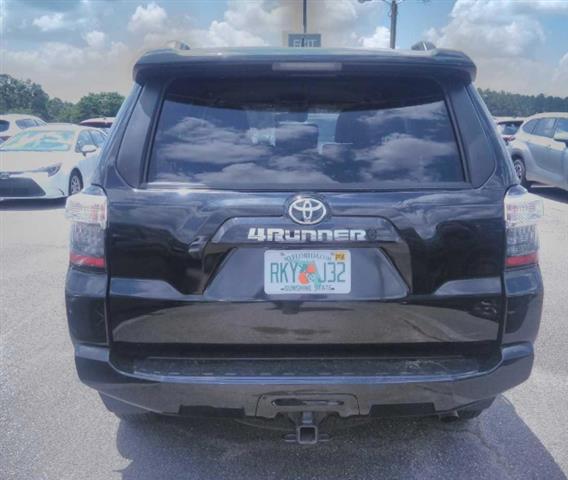 $33490 : PRE-OWNED 2023 TOYOTA 4RUNNER image 6