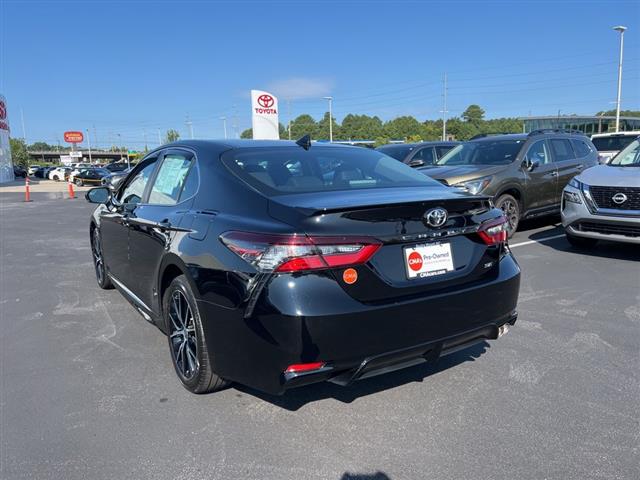 $26490 : PRE-OWNED 2022 TOYOTA CAMRY SE image 5