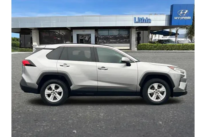 $19799 : Toyota RAV4 2020 AWD XLE 4dr image 9