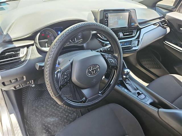 $16500 : Pre-Owned 2018 Toyota C-HR XLE image 10