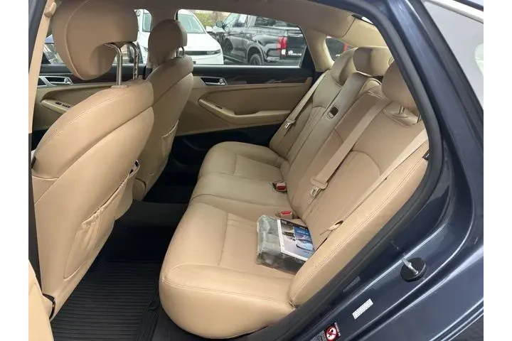 $13735 : Hyundai Genesis 2015 3.8L 4d image 7