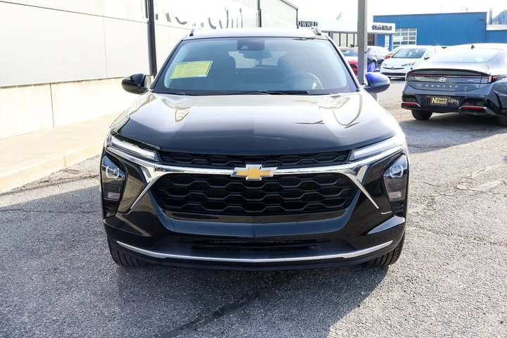 $21488 : 2025 Trax FWD 4dr LT image 2