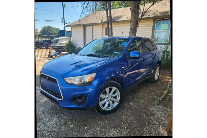 $5900 : 2015 MITSUBISHI OUTLANDER SPO image 2