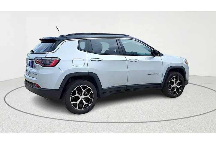 $21795 : Jeep Compass 2024 4x4 Limite image 8