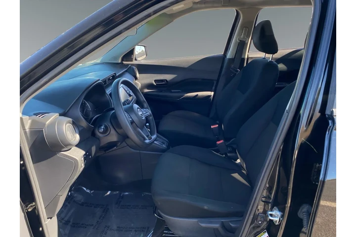 $23048 : Nissan Kicks 2024 S 4dr Cros image 9