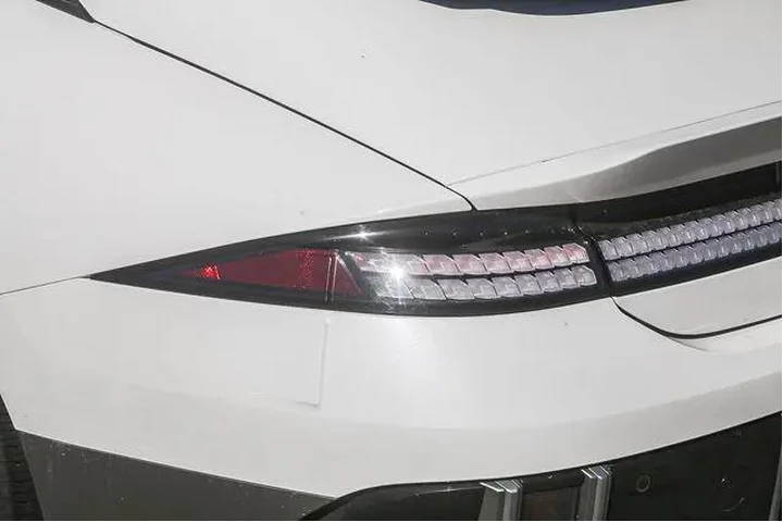 $24491 : Hyundai IONIQ 6 2023 AWD SE image 10