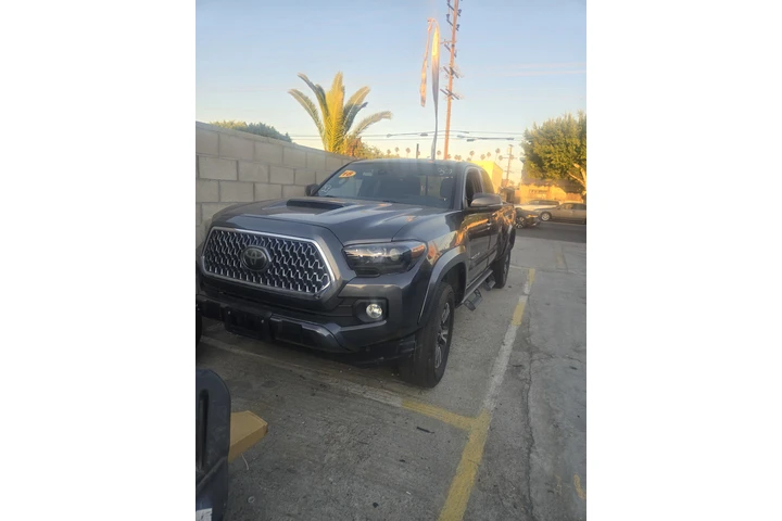 $32900 : 2018 tacoma trd sport $6000 image 1