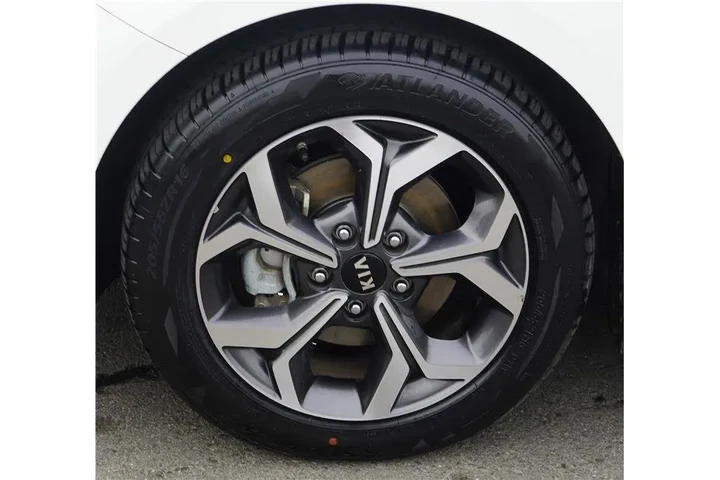 $12984 : 2019 Forte LXS image 10