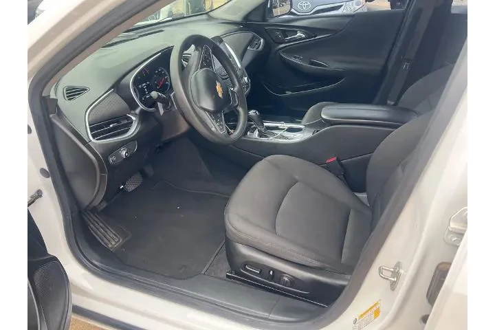 $11995 : Chevrolet Malibu 2020 LT 4dr image 9