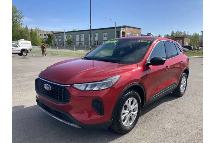 $28999 : 2023 Escape Active image 1