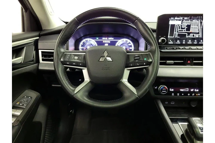 $27998 : Mitsubishi Outlander 2024 SE image 10