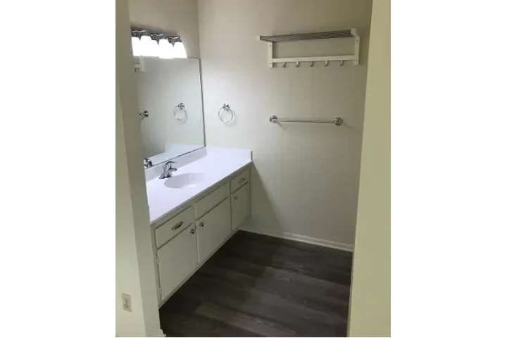 $1100 : Vivienda cómoda en Burbank CA image 2