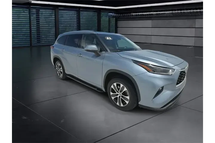 $28788 : Toyota Highlander 2021 XLE 4 image 2
