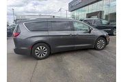 $21266 : Chrysler Pacifica 2021 Touri thumbnail