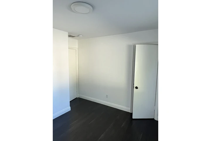 $1100 : Habitacion Privada Disponible image 1