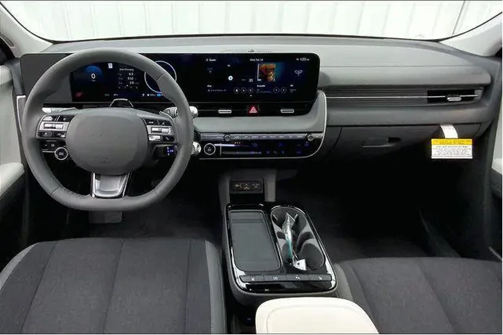 $33990 : Hyundai IONIQ 5 2025 SE 4dr image 6