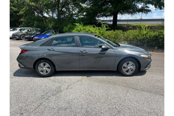 $19320 : Hyundai ELANTRA 2025 SE 4dr image 4