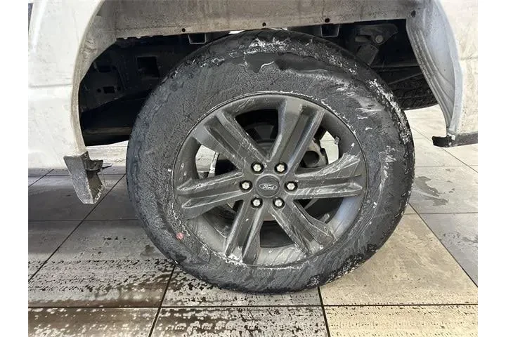 $40000 : Ford F-150 2023 4x4 XLT 4dr image 5